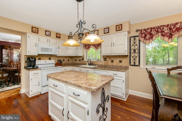 25 ACORN HILL DR, Voorhees, NJ 08043