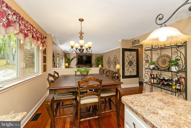 25 ACORN HILL DR, Voorhees, NJ 08043