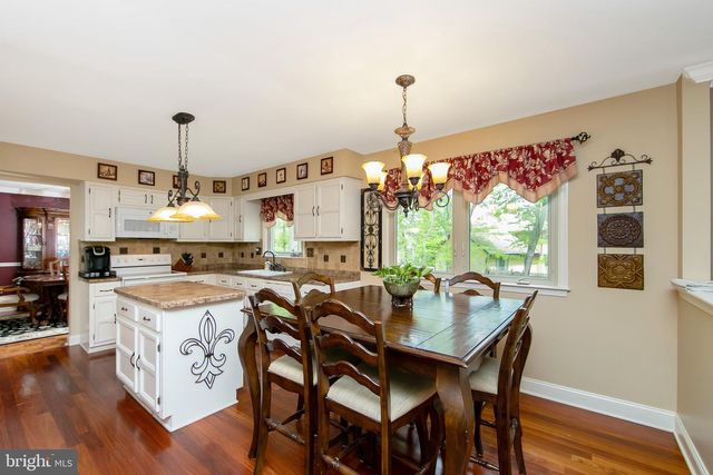 25 ACORN HILL DR, Voorhees, NJ 08043