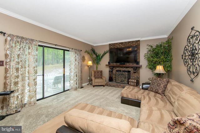 25 ACORN HILL DR, Voorhees, NJ 08043