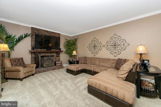 25 ACORN HILL DR, Voorhees, NJ 08043