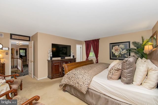25 ACORN HILL DR, Voorhees, NJ 08043