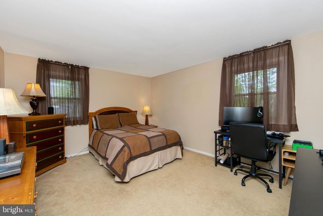 25 ACORN HILL DR, Voorhees, NJ 08043