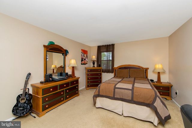 25 ACORN HILL DR, Voorhees, NJ 08043