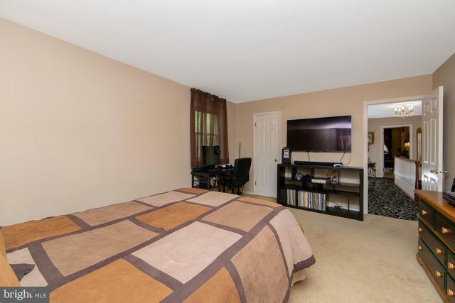 25 ACORN HILL DR, Voorhees, NJ 08043