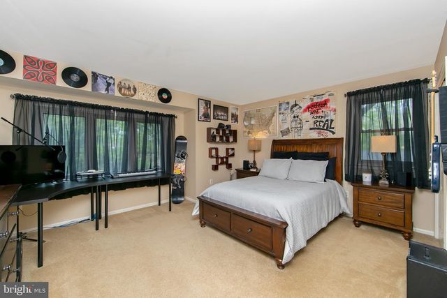 25 ACORN HILL DR, Voorhees, NJ 08043