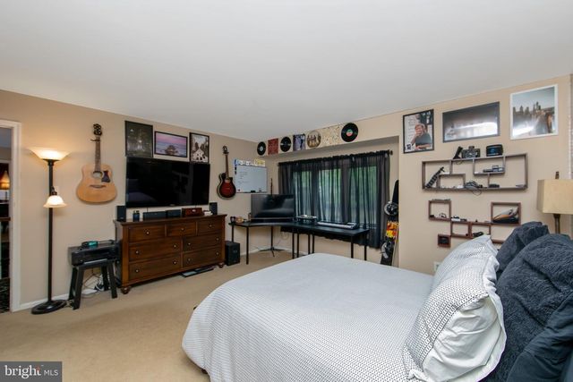 25 ACORN HILL DR, Voorhees, NJ 08043