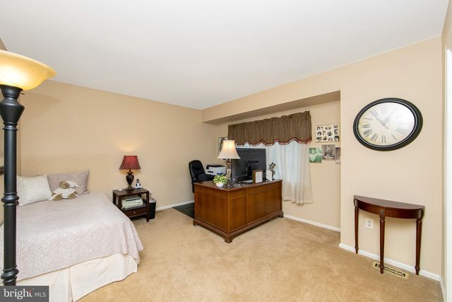 25 ACORN HILL DR, Voorhees, NJ 08043