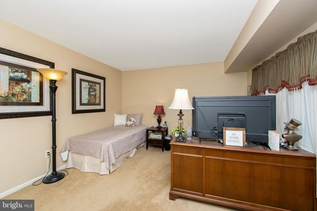 25 ACORN HILL DR, Voorhees, NJ 08043