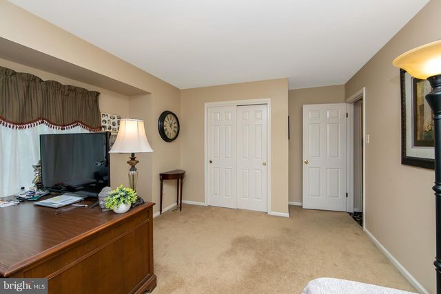 25 ACORN HILL DR, Voorhees, NJ 08043