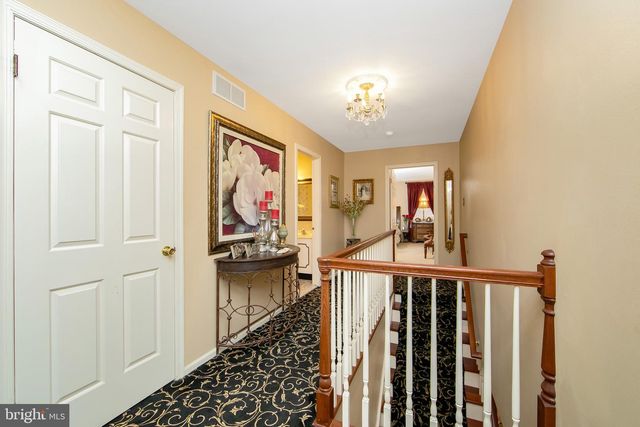 25 ACORN HILL DR, Voorhees, NJ 08043