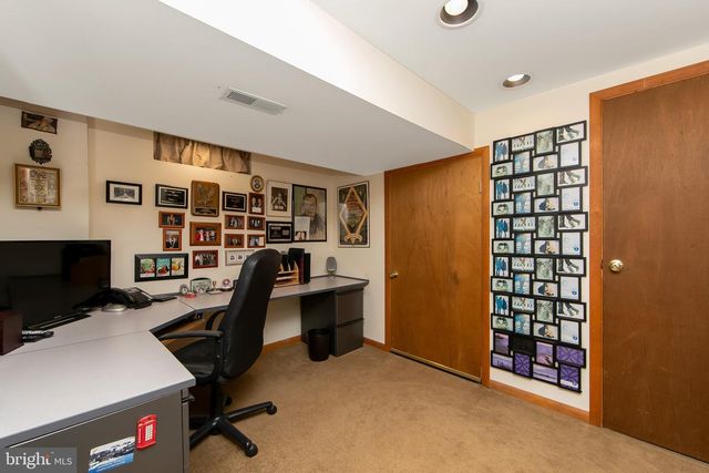 25 ACORN HILL DR, Voorhees, NJ 08043