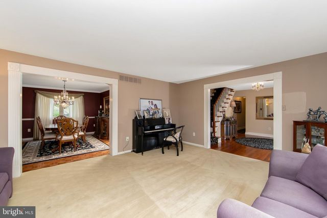 25 ACORN HILL DR, Voorhees, NJ 08043