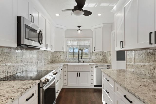 1525 W Vine St, Lodi, CA 95242