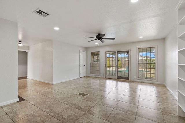 1525 W Vine St, Lodi, CA 95242