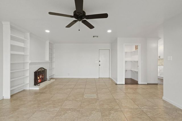 1525 W Vine St, Lodi, CA 95242