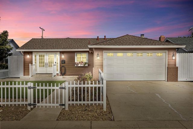 1525 W Vine St, Lodi, CA 95242