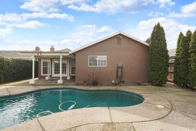 1525 W Vine St, Lodi, CA 95242