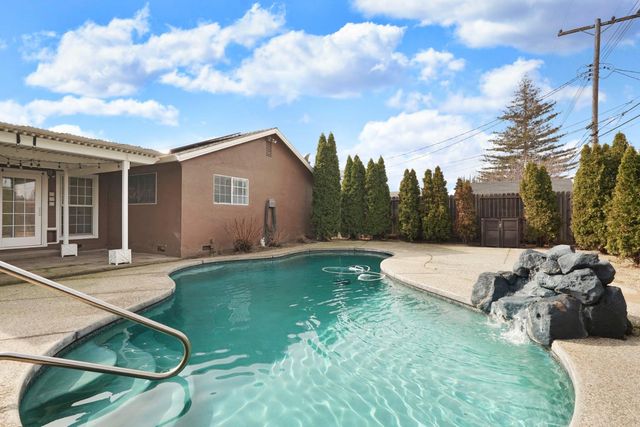 1525 W Vine St, Lodi, CA 95242