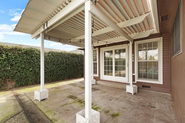 1525 W Vine St, Lodi, CA 95242