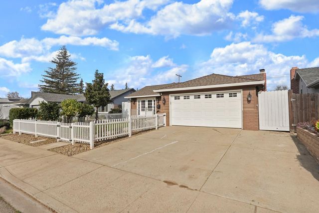 1525 W Vine St, Lodi, CA 95242