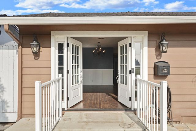 1525 W Vine St, Lodi, CA 95242