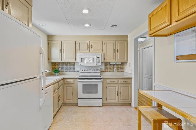 191 Malden Lane N, Monroe, NJ 08831