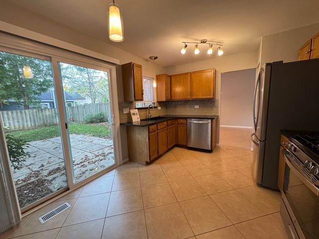 1109 Blackburn Drive, Grayslake, IL 60030