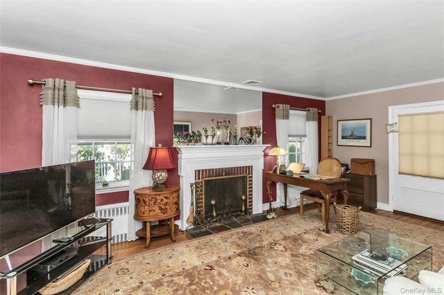 231 Sydney Avenue, Malverne, NY 11565