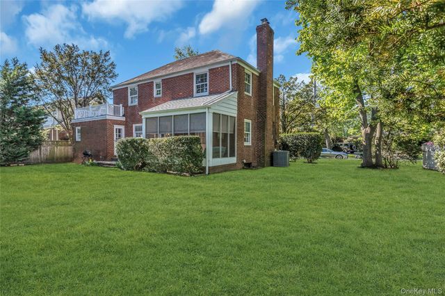 231 Sydney Avenue, Malverne, NY 11565
