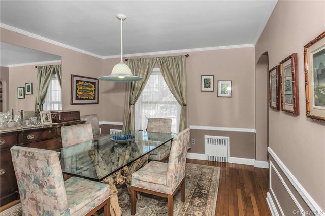 231 Sydney Avenue, Malverne, NY 11565