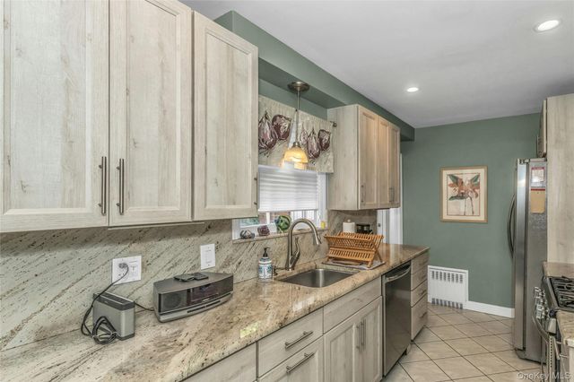 231 Sydney Avenue, Malverne, NY 11565