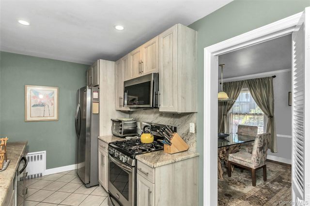 231 Sydney Avenue, Malverne, NY 11565