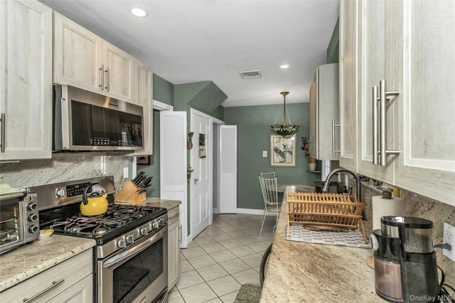 231 Sydney Avenue, Malverne, NY 11565