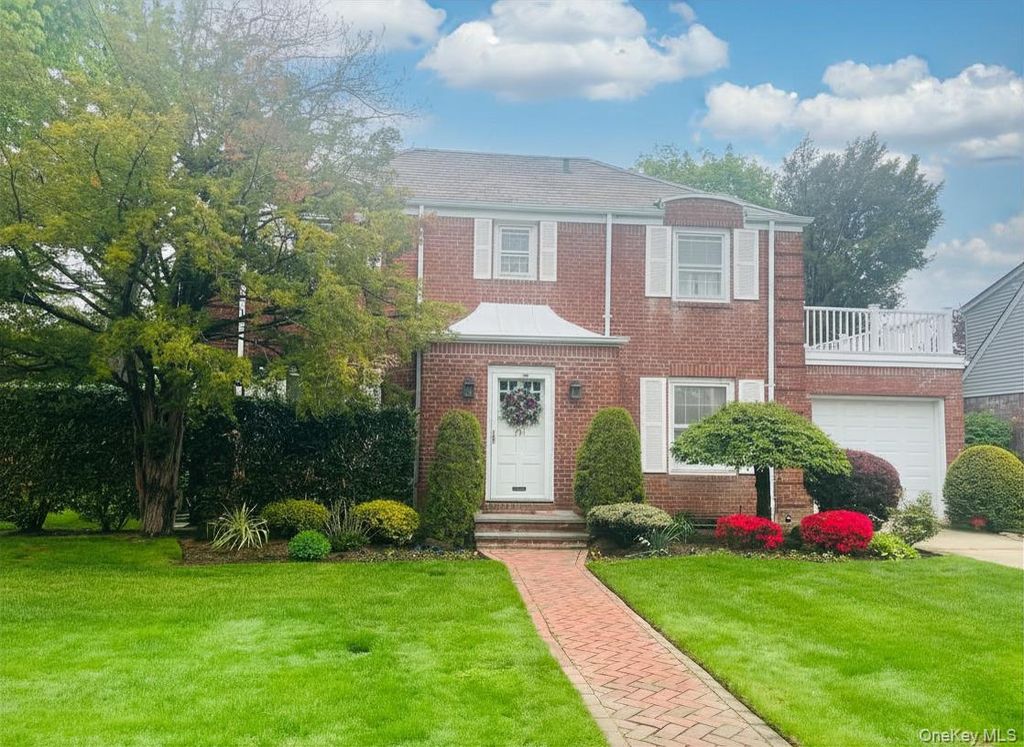 231 Sydney Avenue, Malverne, NY 11565