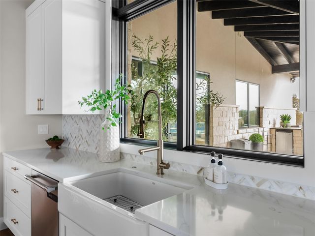 611 Casasanta TRL, Lakeway, TX 78738