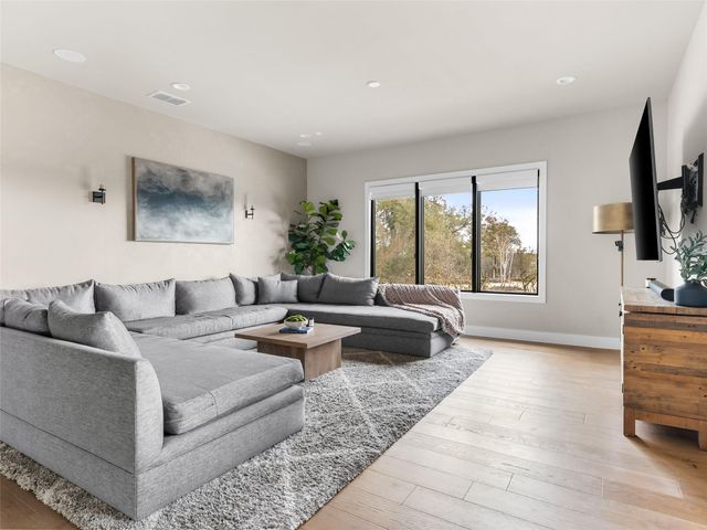 611 Casasanta TRL, Lakeway, TX 78738