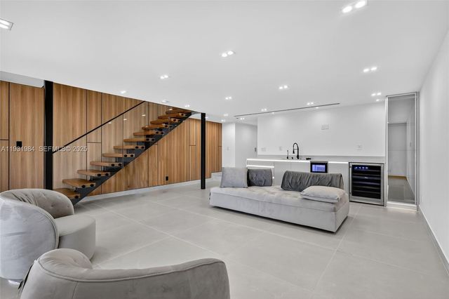 3830 NE 171st St, North Miami Beach, FL 33160