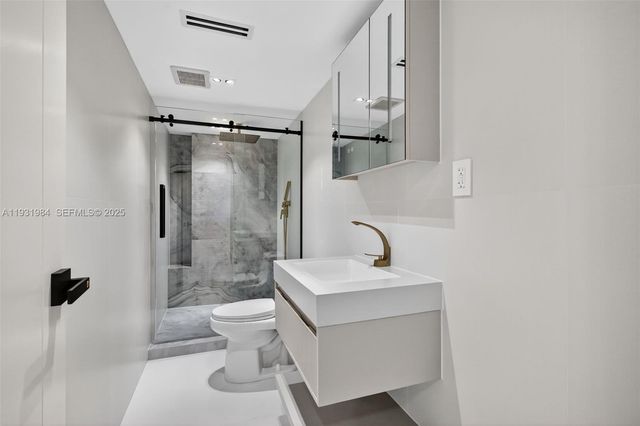 3830 NE 171st St, North Miami Beach, FL 33160