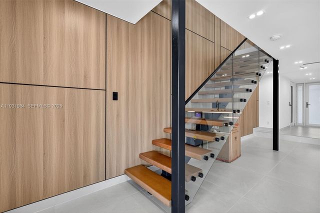 3830 NE 171st St, North Miami Beach, FL 33160