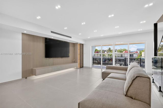 3830 NE 171st St, North Miami Beach, FL 33160