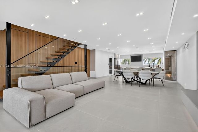 3830 NE 171st St, North Miami Beach, FL 33160