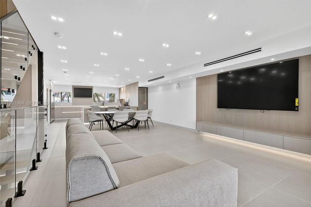 3830 NE 171st St, North Miami Beach, FL 33160