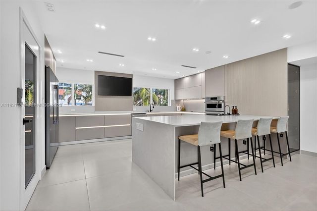 3830 NE 171st St, North Miami Beach, FL 33160