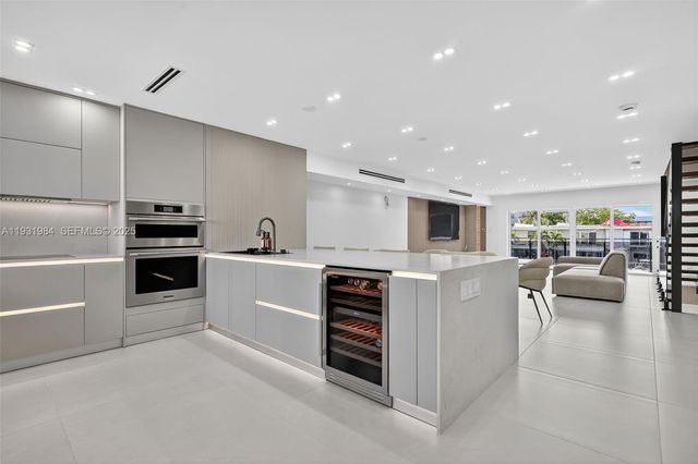 3830 NE 171st St, North Miami Beach, FL 33160