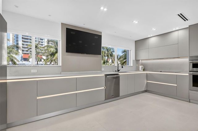 3830 NE 171st St, North Miami Beach, FL 33160