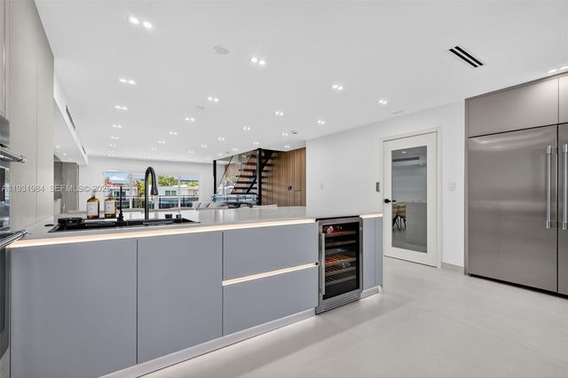 3830 NE 171st St, North Miami Beach, FL 33160