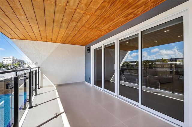 3830 NE 171st St, North Miami Beach, FL 33160