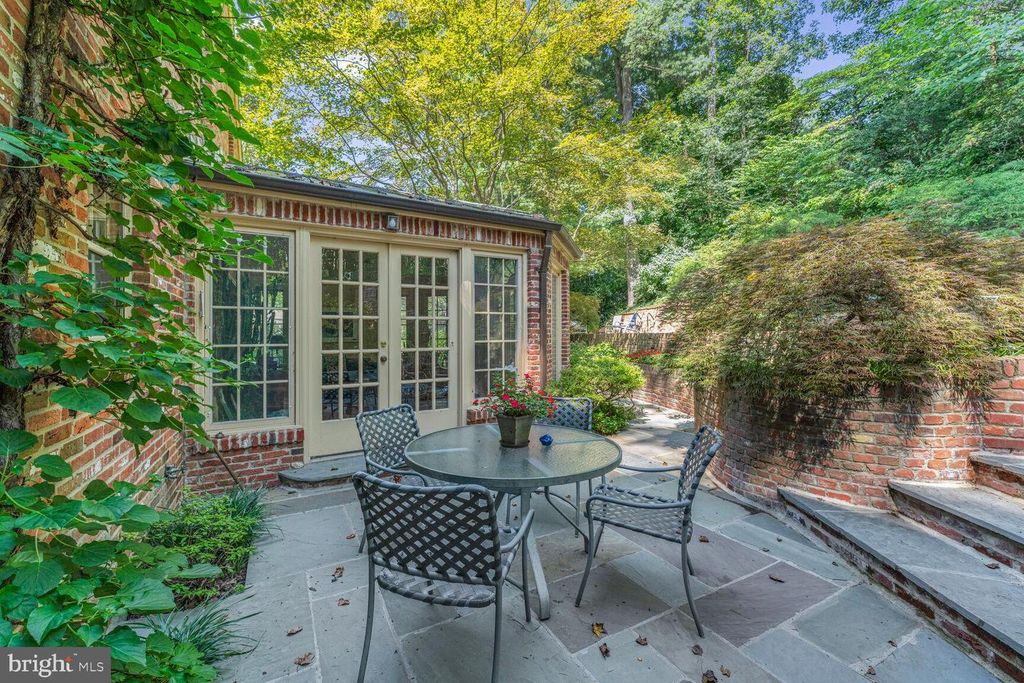 7205 HELMSDALE RD, Bethesda, MD 20817