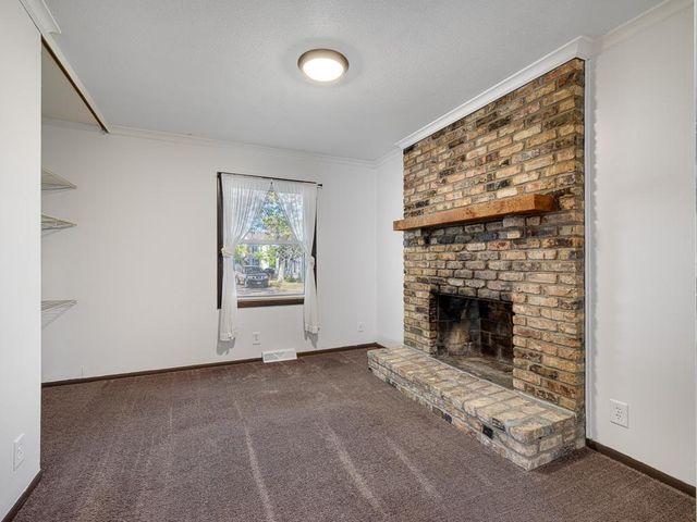 4954 Grenwich Trail N, Oakdale, MN 55128